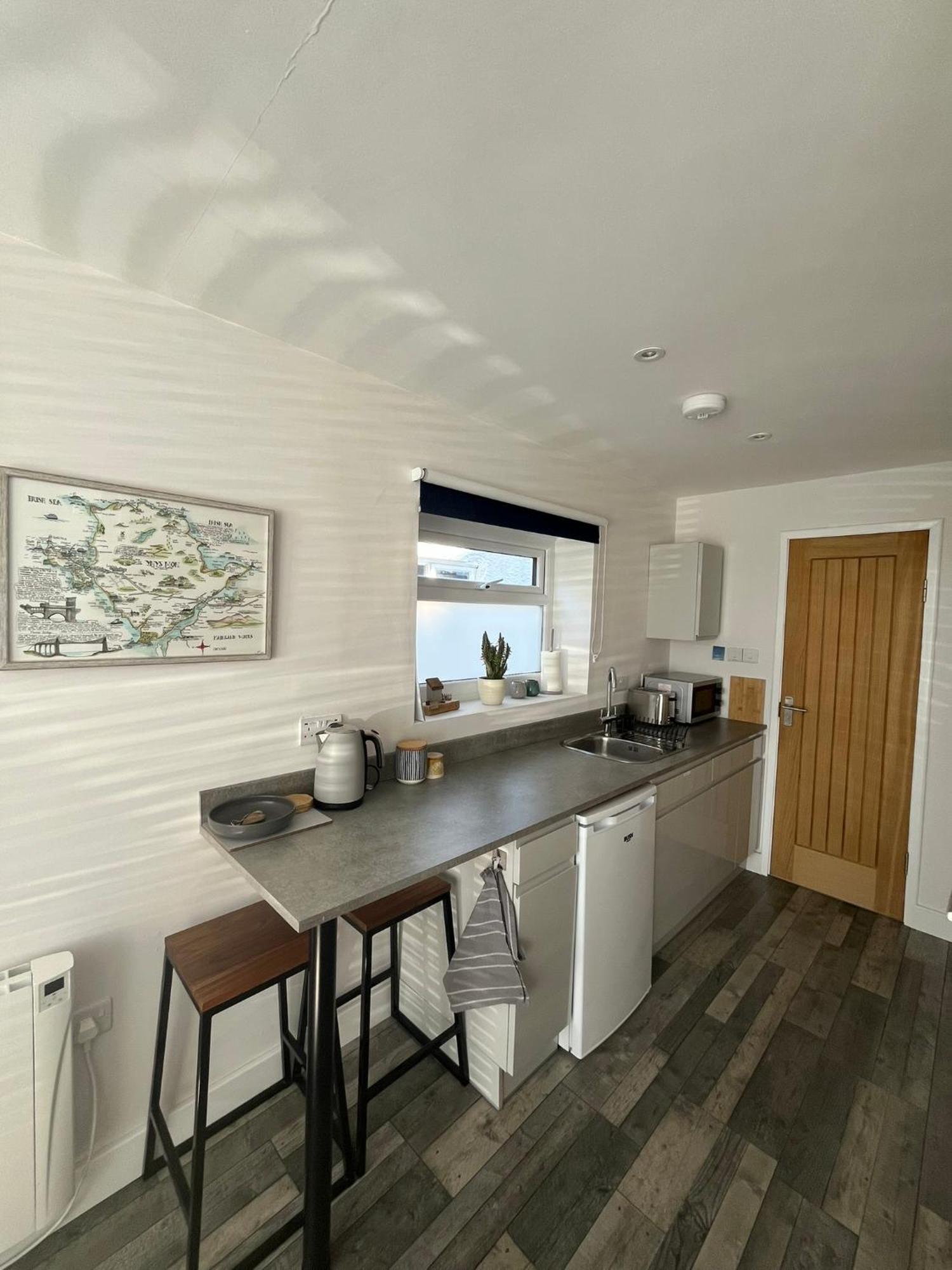Entire Guest Suite In Four Mile Bridge, Rhoscolyn Valley Eksteriør billede